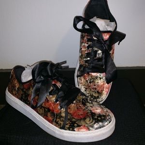 Chinese laundry velvet sneakers